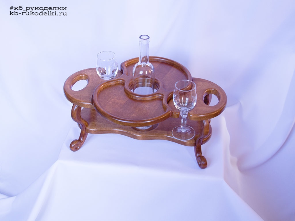 КБ Рукоделки: подарки и изделия из дерева на заказ Винный столик на два бокала и одну бутылку со съёмной тарелкой-подносом 