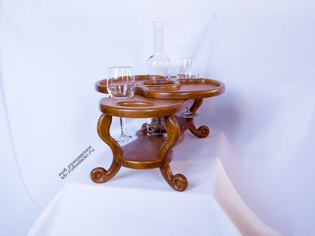 КБ Рукоделки: подарки и изделия из дерева на заказ Винный столик на два бокала и одну бутылку со съёмной тарелкой-подносом  