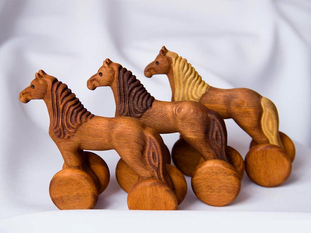 КБ Рукоделки: подарки и изделия из дерева на заказ Деревянная игрушка «Лошадка-каталка» 