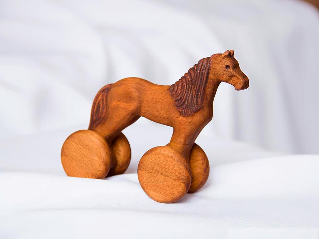 КБ Рукоделки: подарки и изделия из дерева на заказ Деревянная игрушка «Лошадка-каталка»  